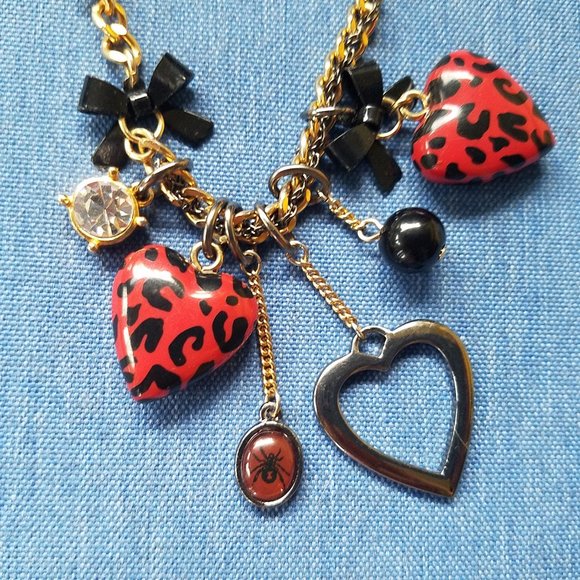 ❤️🕷️🖤Betsey Johnson Red & Black Heart Charm Spider Necklace - GPC🖤🕷️❤️ - Picture 8 of 9